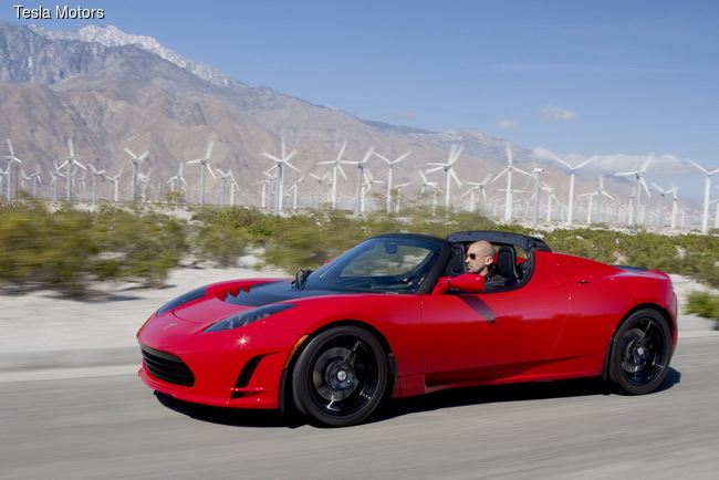 Tesla Roadster сможет преодолевать до 640 км