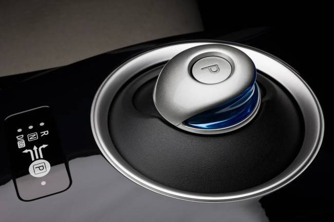 Nissan Leaf  кнопка