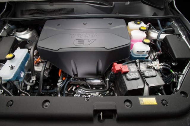 Электромобиль Тойота RAV4 EV двигатель