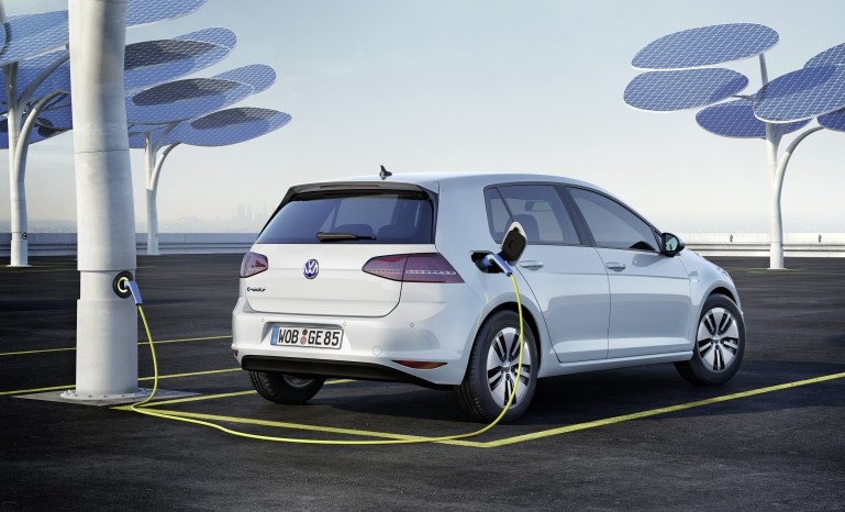 Электромобиль Volkswagen e-Golf зарядка