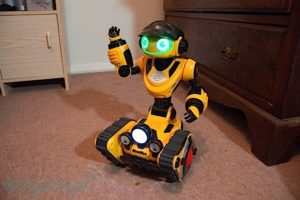 Подробнее о статье Путешественник робот Roborover: обзор, характеристики, где купить недорого