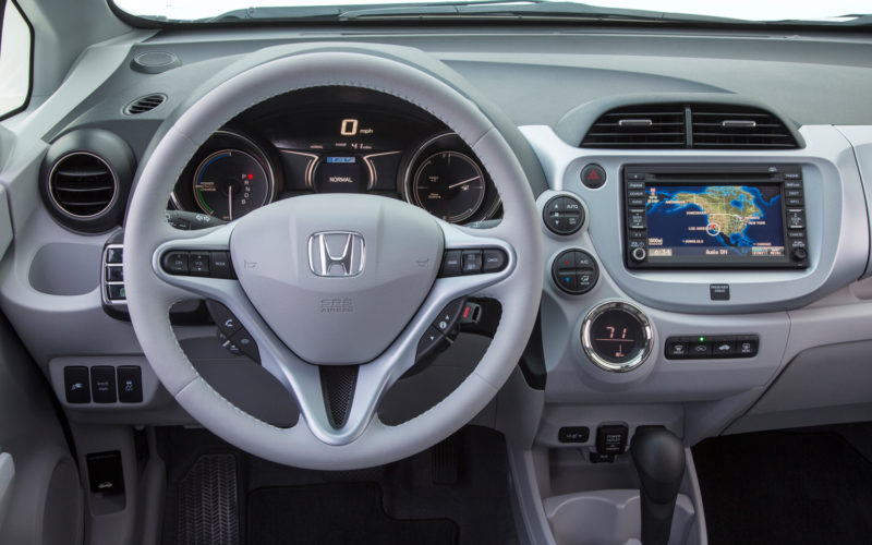 электромобиль Honda Fit EV интерьер руль