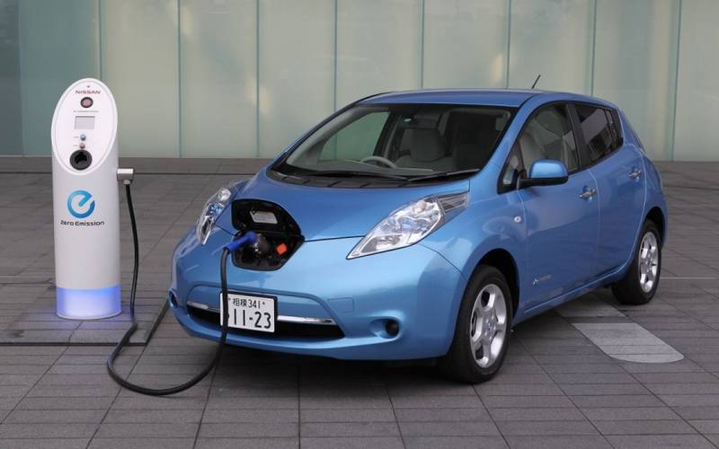 Nissan Leaf зарядка