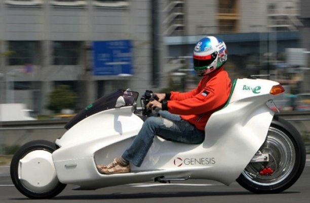 Японский электромотоцикл Cумо с магнитным двигателем