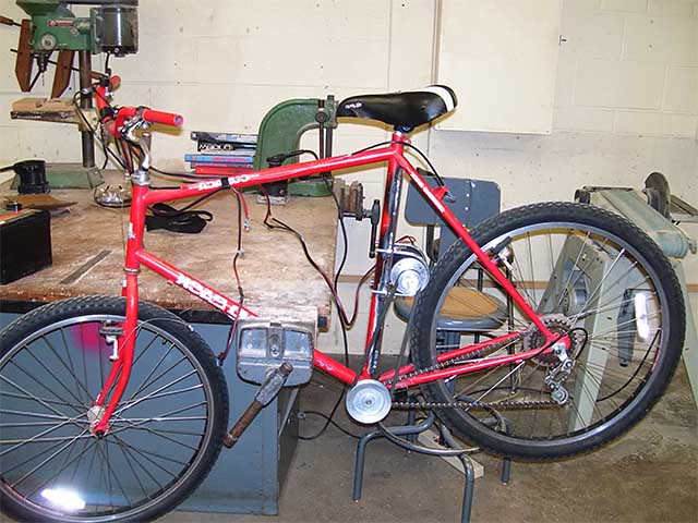 Самодельный электрический велосипед с навесным электродвигателем