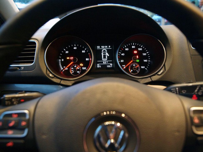 Электромобиль Volkswagen e-Golf спидометр