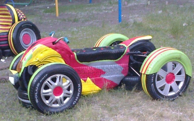 Машина для ребенка из шин